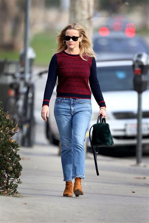 reese witherspoon street style.